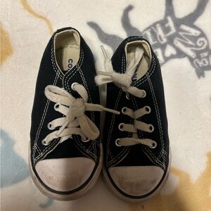 Girls size 7 converse